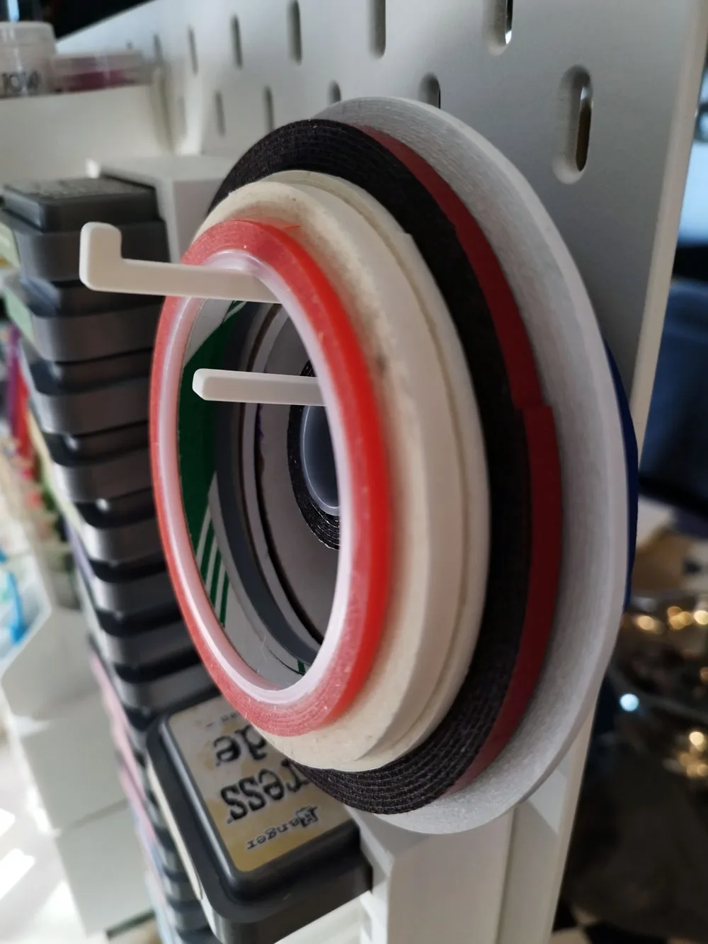 Skådis tapeholder eksempel